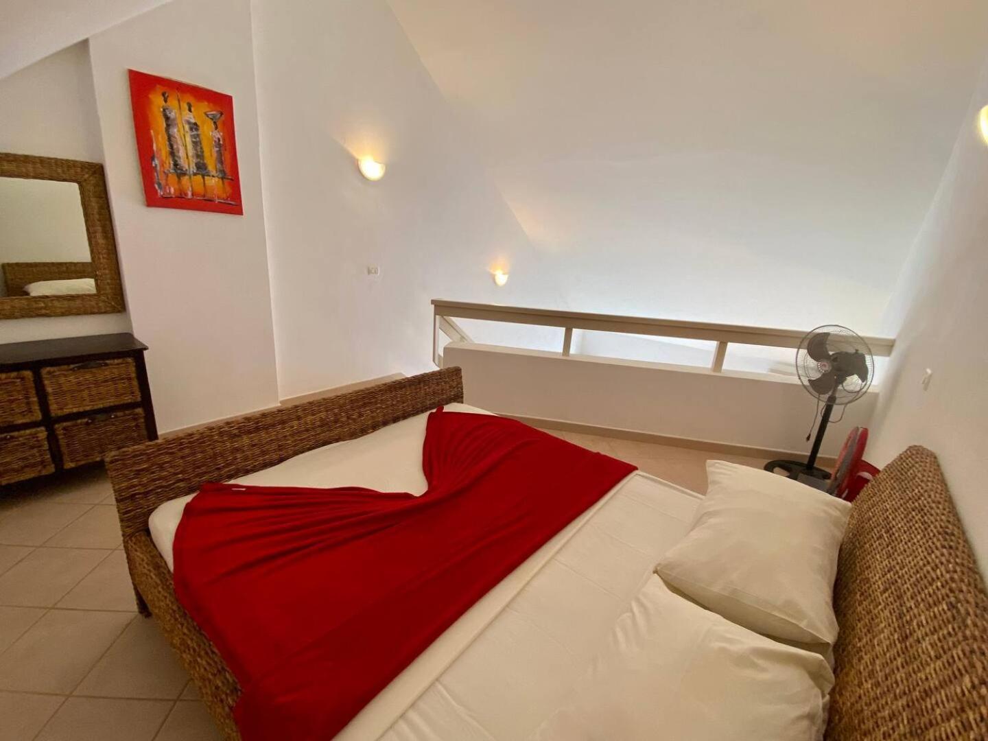Leme Bedje Two Bedroom - By Bobbywashere Santa Maria Bagian luar foto